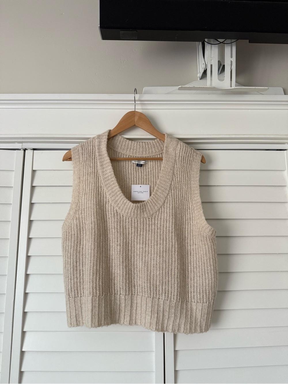 American Eagle Outfitters Ribbed Sweater Vest in Cream